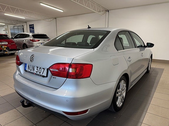 Volkswagen Jetta 4 of 5