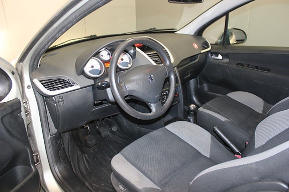 Peugeot 207 13 of 14
