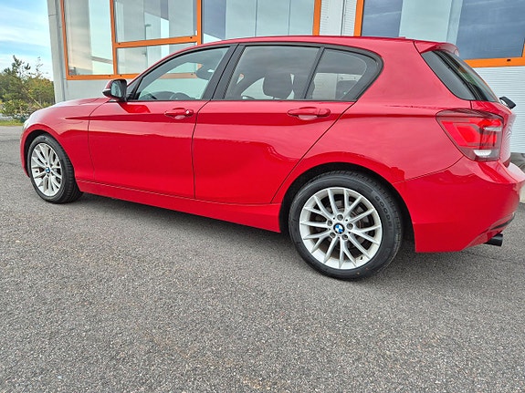 BMW 118d 3 of 5