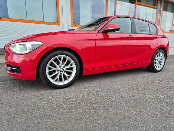 BMW 118d 2 of 5