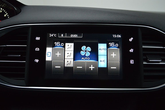 Peugeot 308 SW 16 of 23