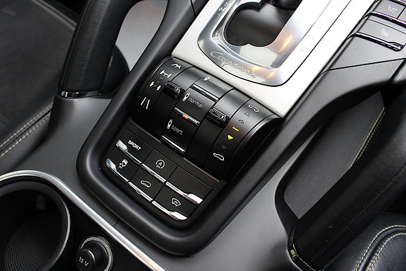 Porsche Cayenne GTS 19 of 25