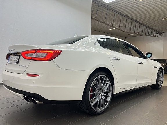 Maserati Quattroporte 3 of 5