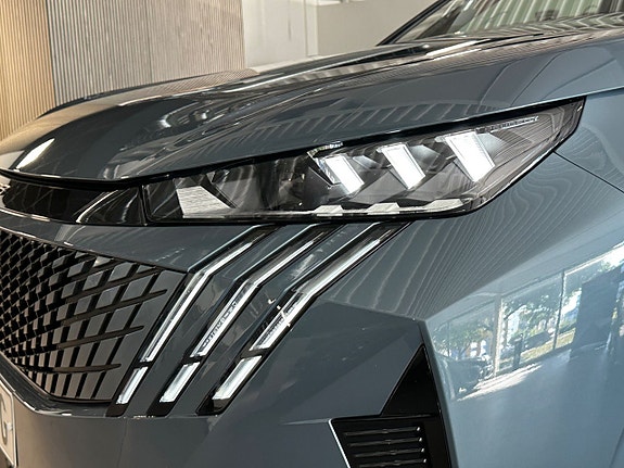 Peugeot e-5008 6 of 24