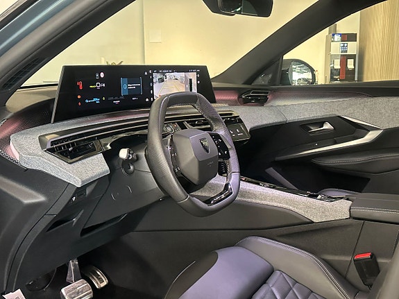 Peugeot e-5008 12 of 24