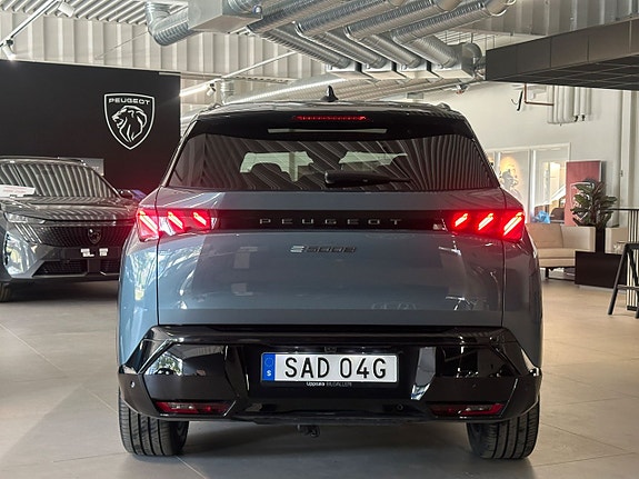 Peugeot e-5008 9 of 24
