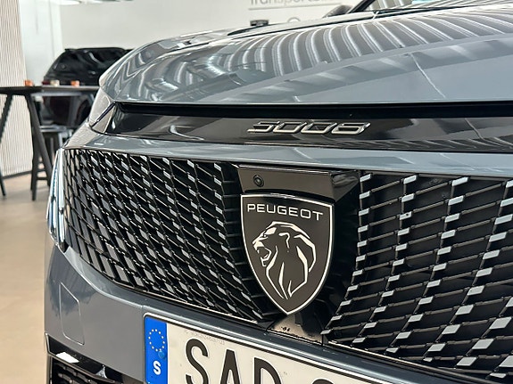 Peugeot e-5008 5 of 5