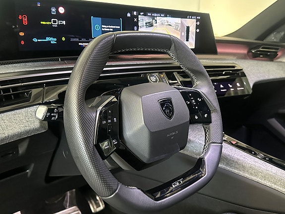 Peugeot e-5008 16 of 24