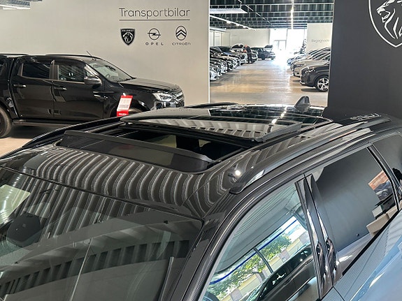 Peugeot e-5008 11 of 24