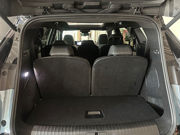 Peugeot e-5008 22 of 24