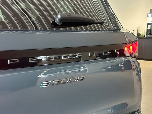 Peugeot e-5008 10 of 24