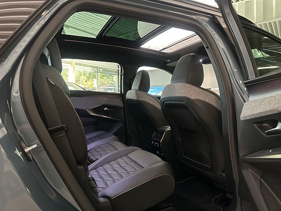Peugeot e-5008 17 of 24