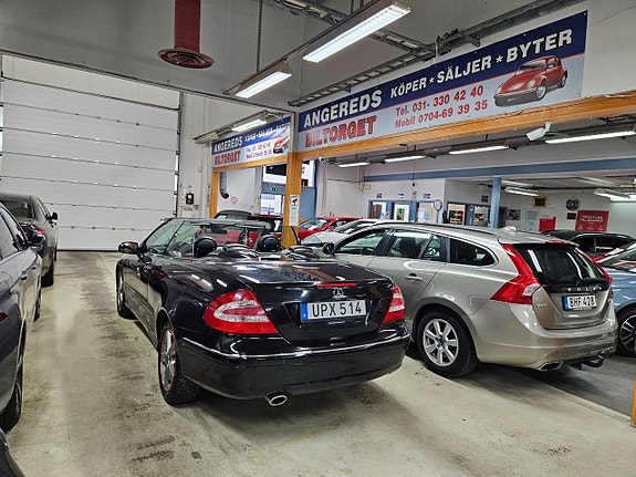 Mercedes-Benz CLK240 9 of 17