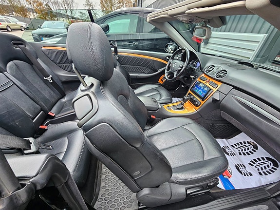 Mercedes-Benz CLK240 11 of 17