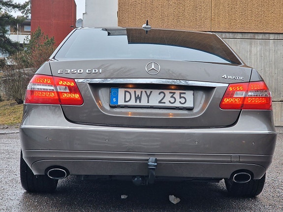 Mercedes-Benz E350 5 of 5