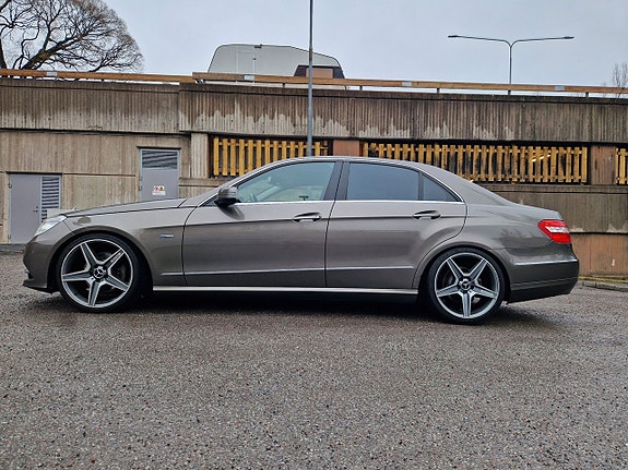 Mercedes-Benz E350 3 of 5