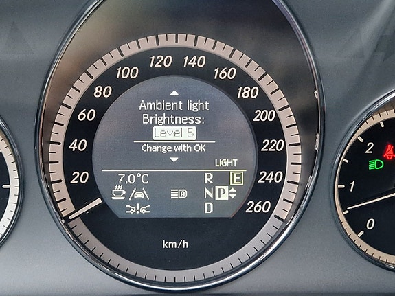 Mercedes-Benz E350 18 of 27
