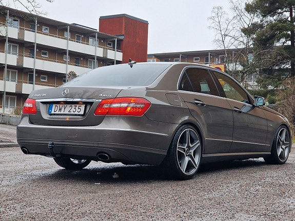 Mercedes-Benz E350 7 of 27