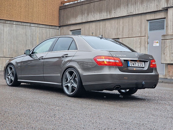Mercedes-Benz E350 4 of 5