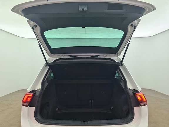Volkswagen Tiguan 10 of 23