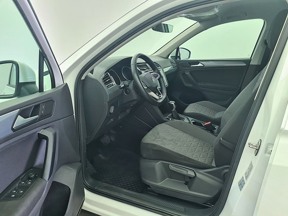 Volkswagen Tiguan 13 of 23