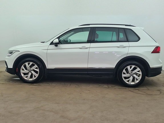 Volkswagen Tiguan 3 of 5