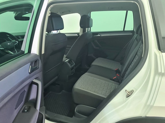 Volkswagen Tiguan 17 of 23