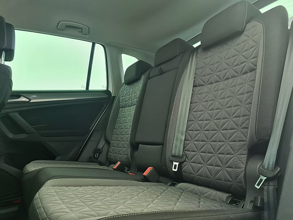 Volkswagen Tiguan 15 of 23