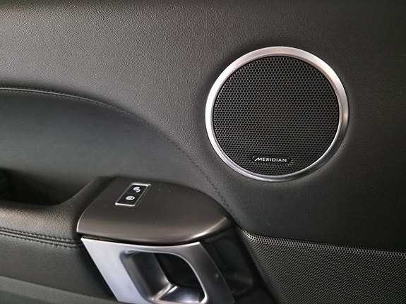 Land Rover Range Rover Sport 18 of 22