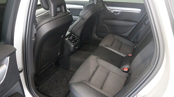 Volvo S90 11 of 29