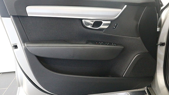 Volvo S90 29 of 29