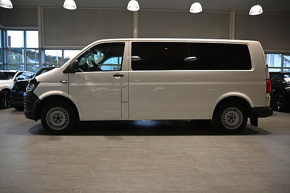 Volkswagen Caravelle 2 of 5