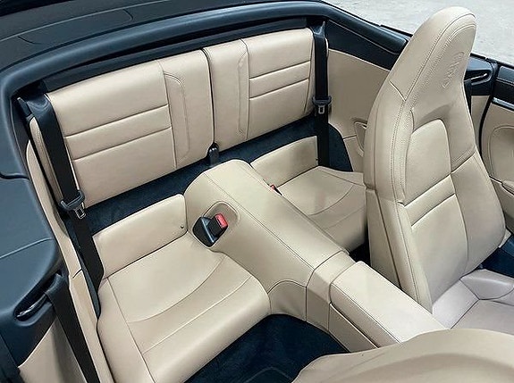 Porsche 911 Carrera 4S 22 of 22