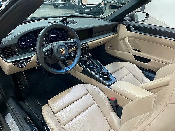 Porsche 911 Carrera 4S 16 of 22