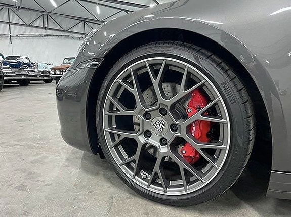 Porsche 911 Carrera 4S 13 of 22