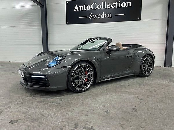 Porsche 911 Carrera 4S 3 of 5