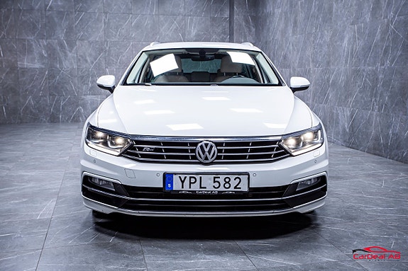 Volkswagen Passat 2 of 5
