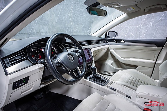 Volkswagen Passat 11 of 27