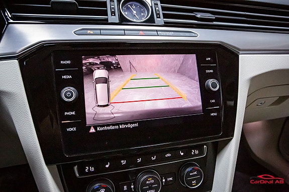 Volkswagen Passat 24 of 27