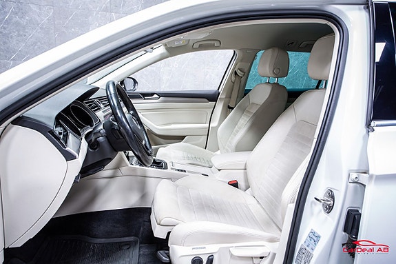 Volkswagen Passat 10 of 27