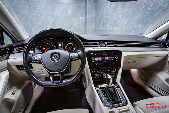 Volkswagen Passat 13 of 27