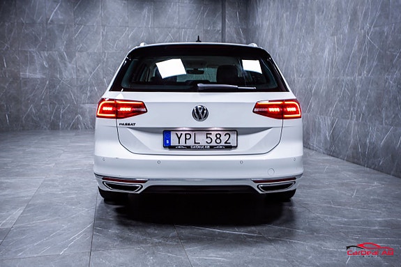 Volkswagen Passat 6 of 27