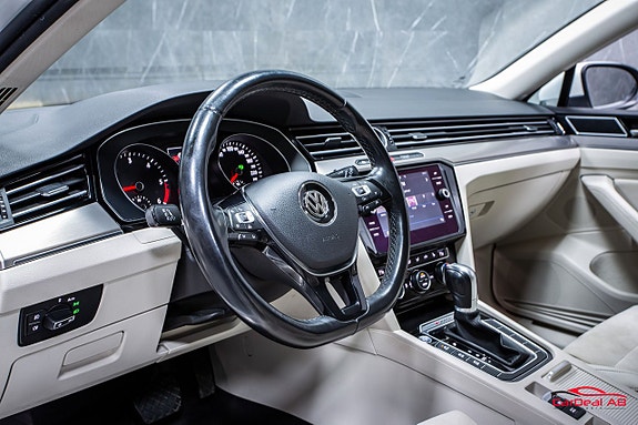 Volkswagen Passat 12 of 27