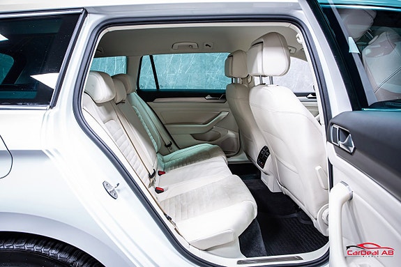 Volkswagen Passat 18 of 27