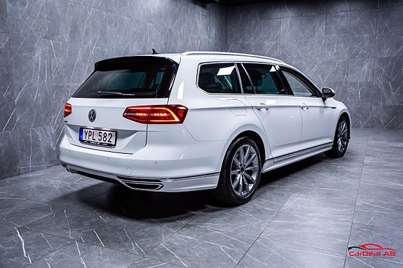 Volkswagen Passat 7 of 27