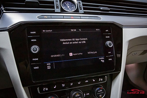 Volkswagen Passat 25 of 27