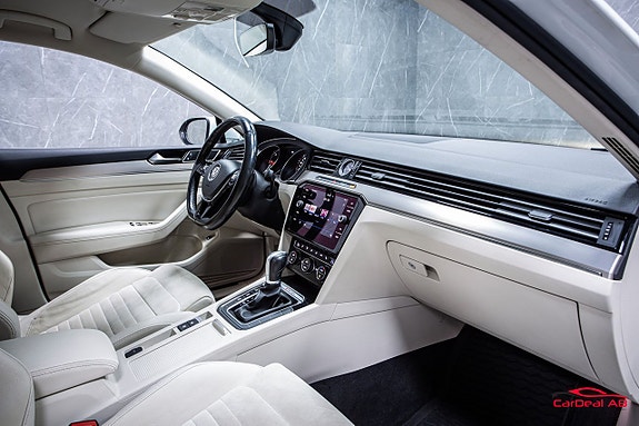 Volkswagen Passat 16 of 27