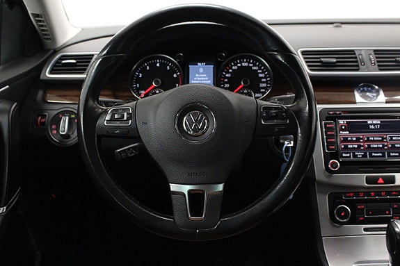 Volkswagen Passat 18 of 27