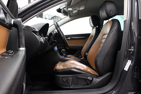 Volkswagen Passat 12 of 27