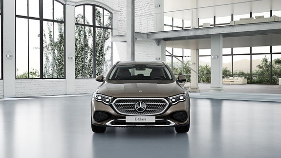 Mercedes-Benz E300 de 2 of 15